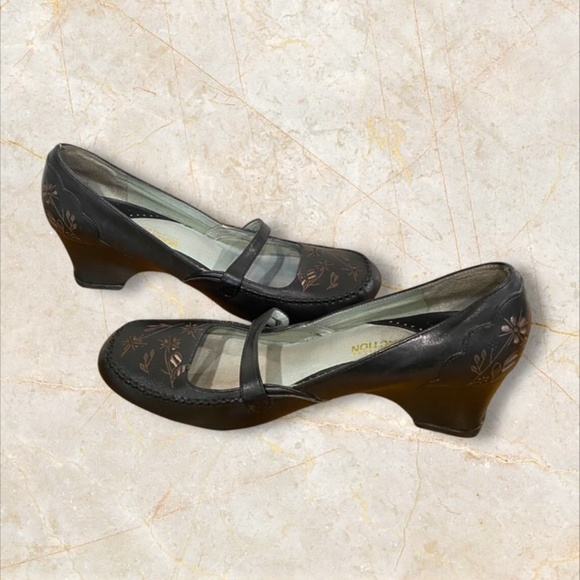 Kenneth Cole Reaction Black Shoes with Vintage-Inspired Detailing Size 9 - Picture 5 of 8